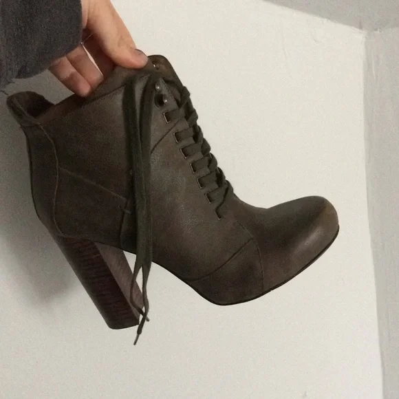 Nine West heel - Picture 3 of 4